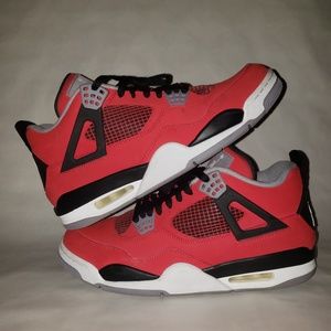 Air Jordan IV Retro Toro Bravo